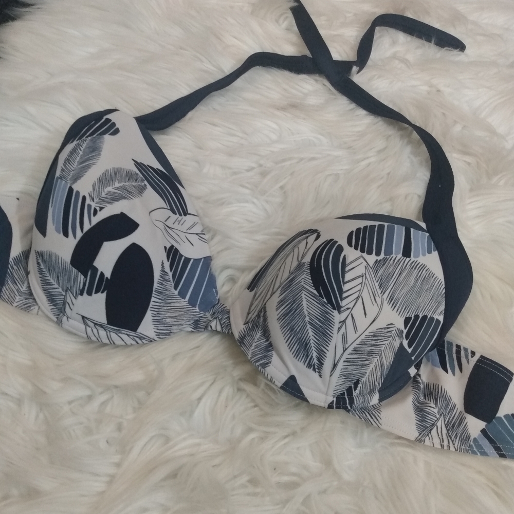 Croft and Barrow push up blue and white bikini top